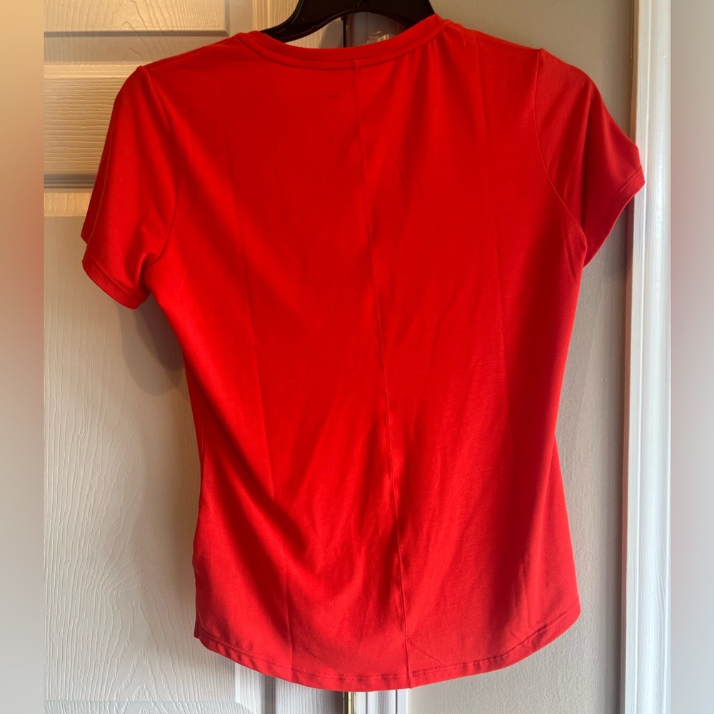 ⭐️NEW WITH TAGS⭐️ Women’s Nike t-shirt size S - Picture 9 of 9